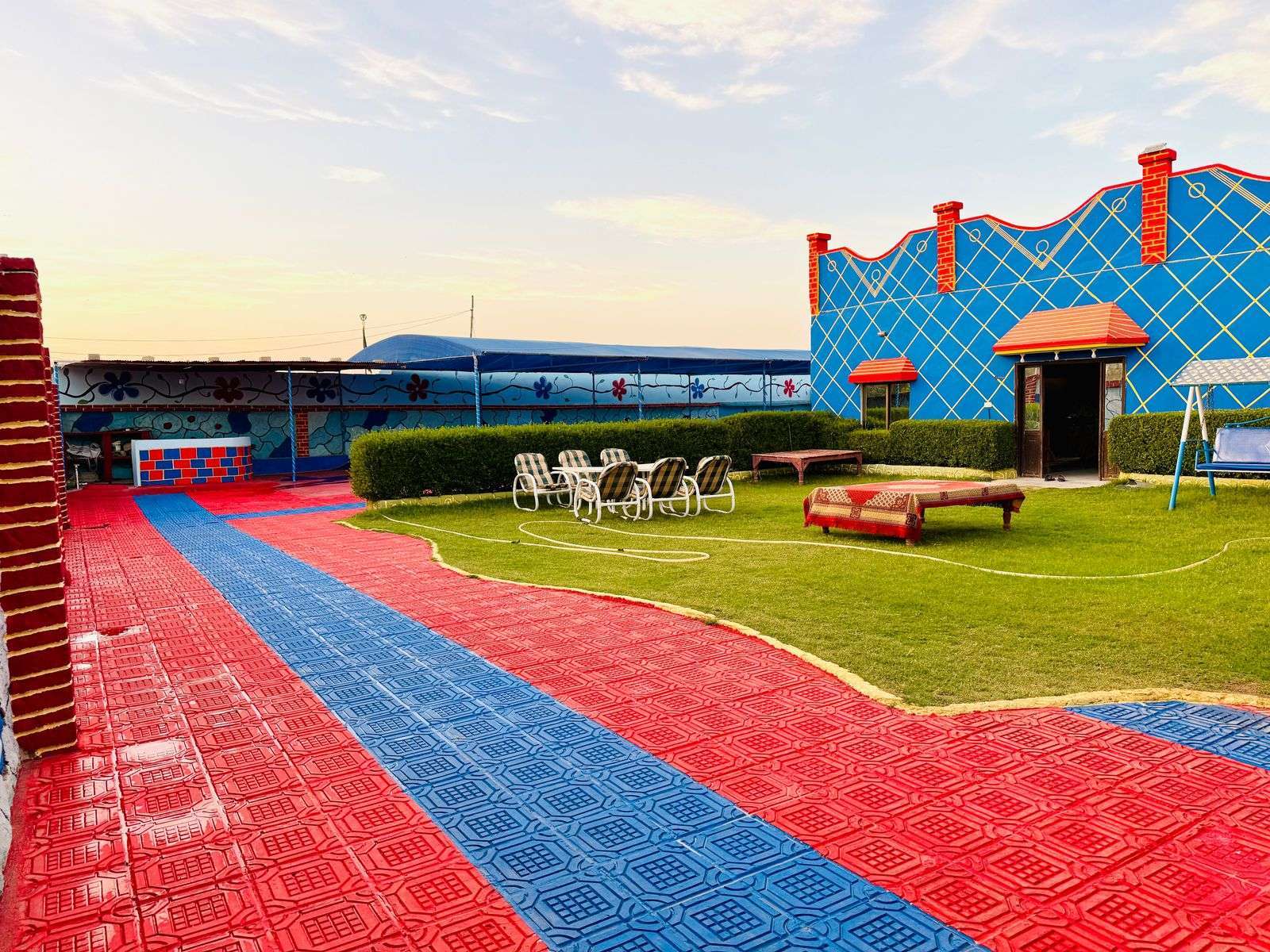 Basit Blue Farmhouse
